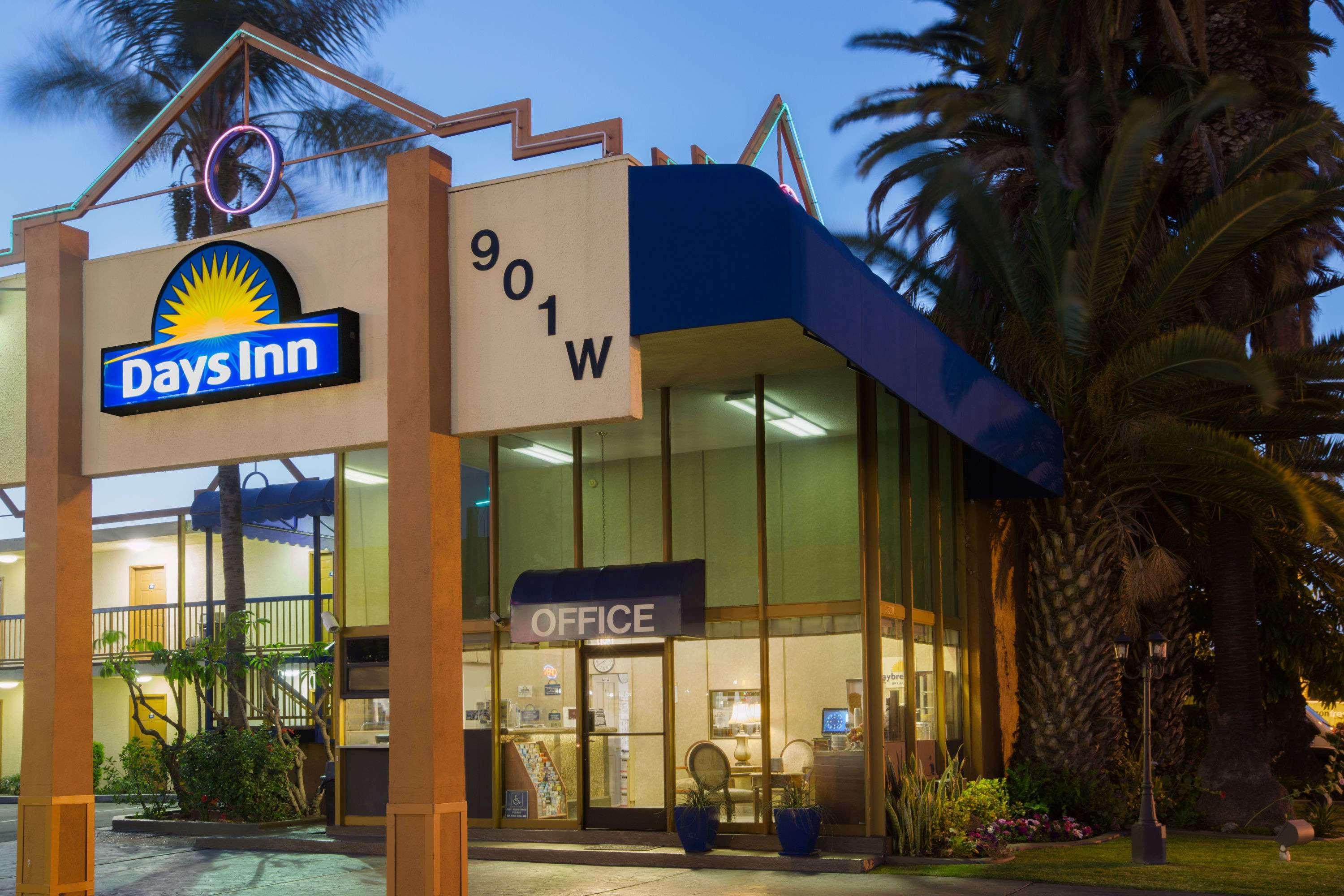 Days Inn By Wyndham Los Angeles Lax/Venicebch/Marina Delray Inglewood Bagian luar foto