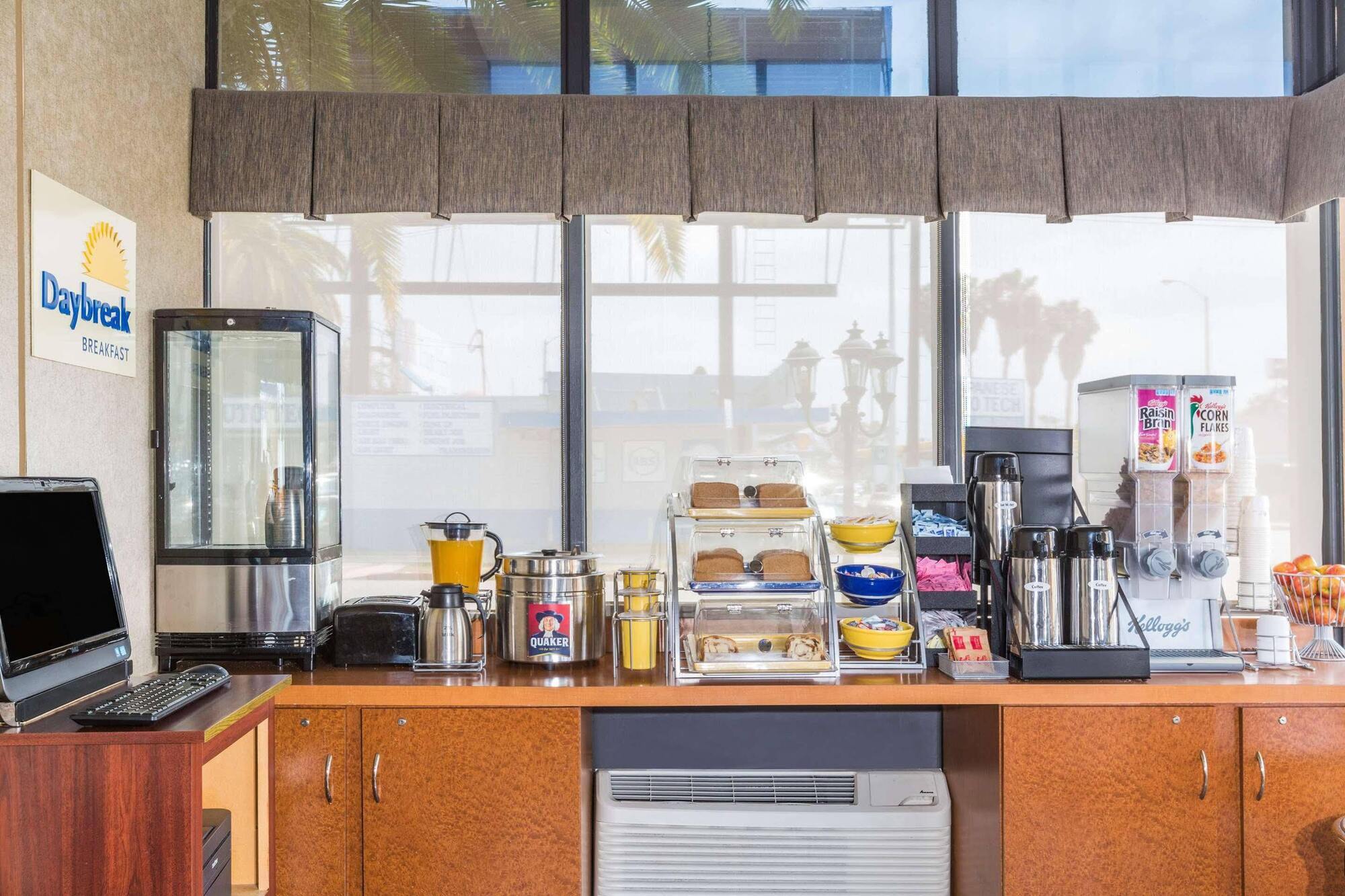 Days Inn By Wyndham Los Angeles Lax/Venicebch/Marina Delray Inglewood Bagian luar foto